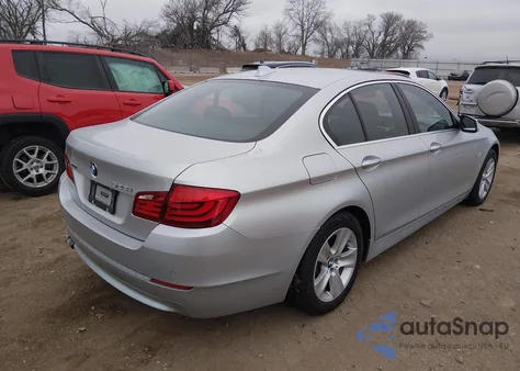 2013 BMW 528I xDrive z USA, uszkodzony, nr VIN WBAXH5C52DDW13275